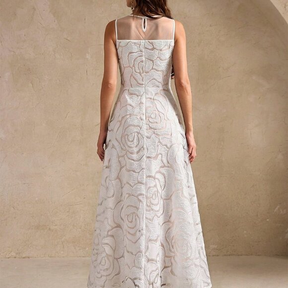 White Elegant Women's Lace Sleeveless Tulle Dress - Picture 2 of 5